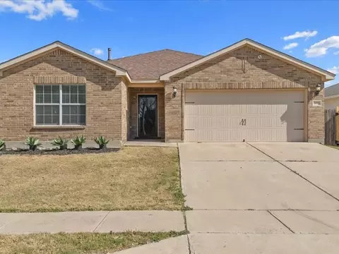 10013 Silent Hollow Dr, Fort Worth, TX 76140