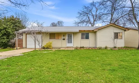 4813 Dorsey St, Forest Hill, TX 76119