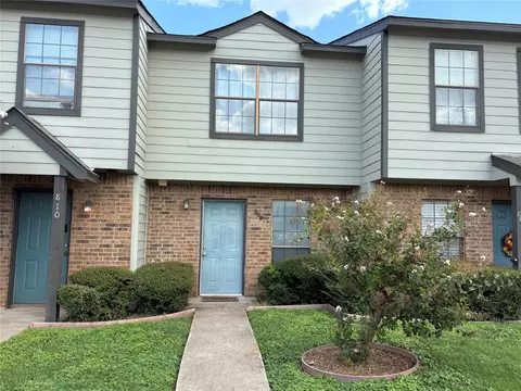 808 W Collins St, Denton, TX 76201