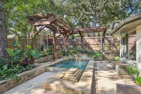 5 Woodlands Ct, Trophy Club, TX 76262
