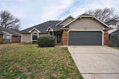 7512 Boulder Cir, Fort Worth, TX 76123