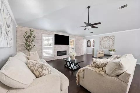 3104 Creekwood Ln, Fort Worth, TX 76123