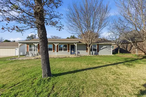 143 Mohave Dr E, Lake Kiowa, TX 76240
