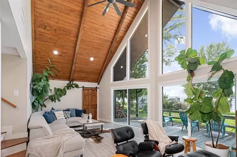 162 Lake Dr, Enchanted Oaks, TX 75156