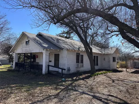 406 W Nelson St, Bowie, TX 76230