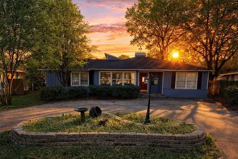 620 Denton Dr, Sherman, TX 75092