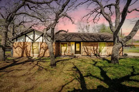 620 Donna Ct, Burleson, TX 76028