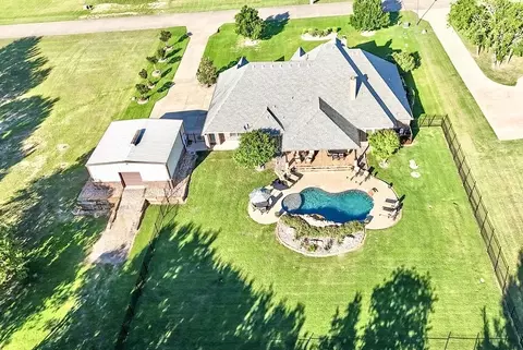 1387 Shadow Lakes Dr, Wills Point, TX 75169
