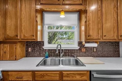 Kitchen - 232 Crescent, Hewitt, TX 76643 photo 3 of 4