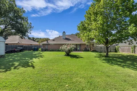 Exterior - 232 Crescent, Hewitt, TX 76643 photo 4 of 7