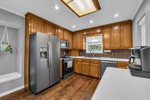 Kitchen - 232 Crescent, Hewitt, TX 76643 photo 4 of 4