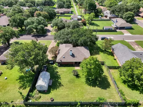 View/Area - 232 Crescent, Hewitt, TX 76643 photo 3 of 4