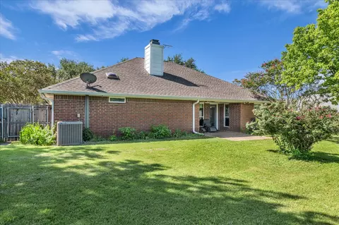Exterior - 232 Crescent, Hewitt, TX 76643 photo 5 of 7