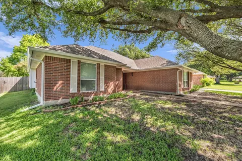 Exterior - 232 Crescent, Hewitt, TX 76643 photo 3 of 7