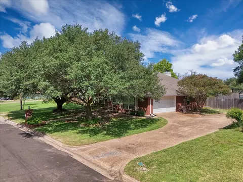 View/Area - 232 Crescent, Hewitt, TX 76643 photo 1 of 4