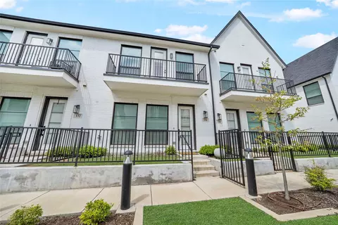 130 Garden Ct W, Arlington, TX 76013