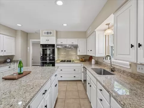 3863 Clayton Rd E, Fort Worth, TX 76116
