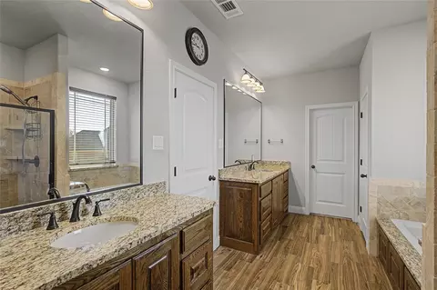 Bath - 1041 Tex Ln, Springtown, TX 76082 photo 1 of 5