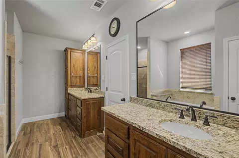 Bath - 1041 Tex Ln, Springtown, TX 76082 photo 4 of 5