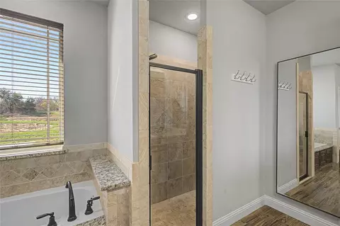 Bath - 1041 Tex Ln, Springtown, TX 76082 photo 2 of 5
