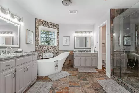 Bath - 3410 Juniper Ct, Rowlett, TX 75088 photo 4 of 5
