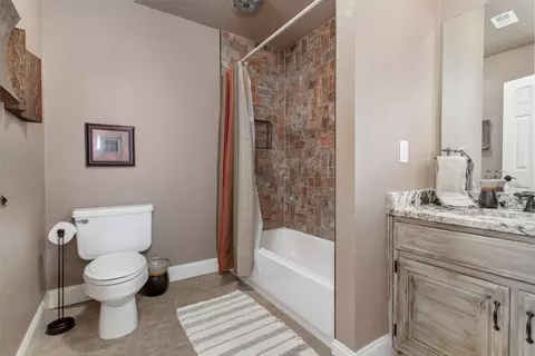 Bath - 3410 Juniper Ct, Rowlett, TX 75088 photo 3 of 5