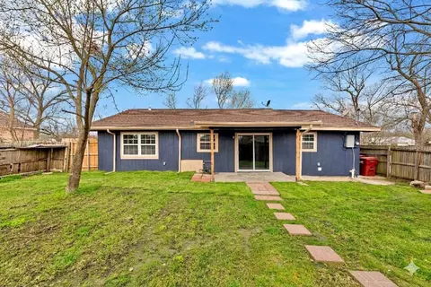 Exterior - 204 N 3rd St, Celeste, TX 75423 photo 3 of 4