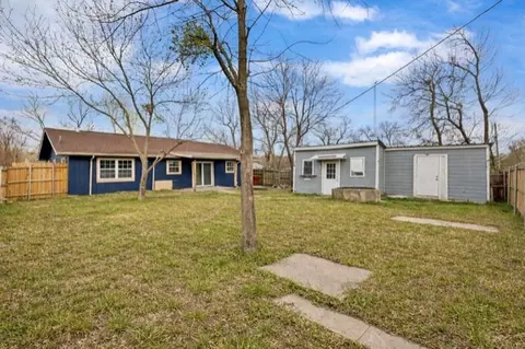 Exterior - 204 N 3rd St, Celeste, TX 75423 photo 4 of 4