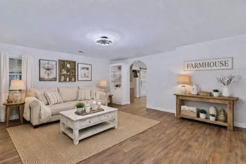 Living - 204 N 3rd St, Celeste, TX 75423 photo 2 of 5