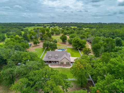 1615 Sanger Dr, Springtown, TX 76082