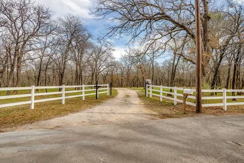 1615 Sanger Dr, Springtown, TX 76082