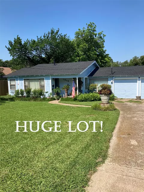 1916 Tierney Rd, Fort Worth, TX 76112