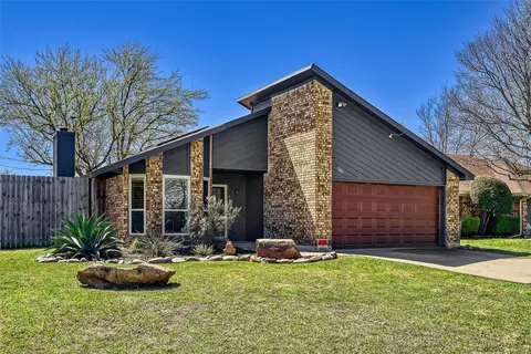 304 Valley Forge Ln, Arlington, TX 76002
