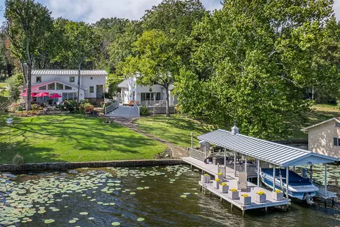 5461 Impala Point Dr, Athens, TX 75752