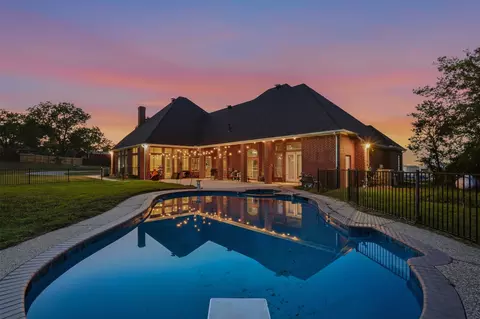 451 Land Of Goshen Dr, Springtown, TX 76082