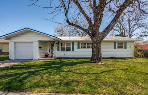 521 N Columbia St, Stephenville, TX 76401