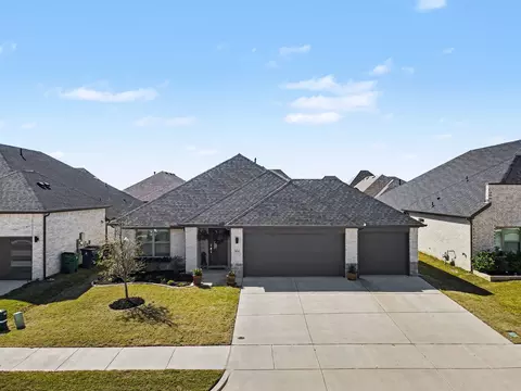 464 Sugarlands Dr, Waxahachie, TX 75165