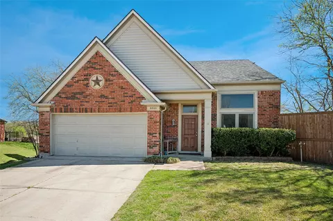 6800 Quail Meadow Dr, Watauga, TX 76148