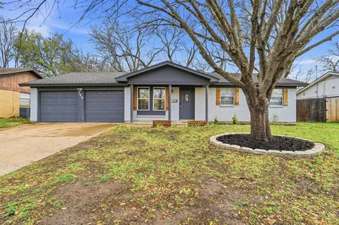 120 NW Suzanne Ter, Burleson, TX 76028