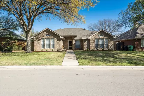 313 Pear Tree Pl, Denton, TX 76207