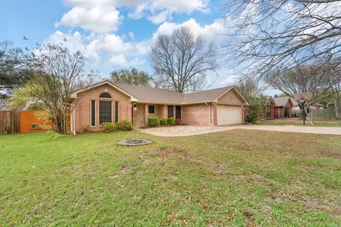 605 Dakota Dr, Joshua, TX 76058