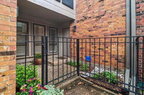 12232 Montego Plz, Dallas, TX 75230