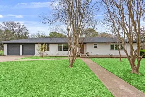 9118 Red Oak Dr, Woodway, TX 76712