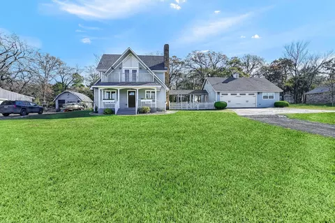 123 Pontiac Dr, Lake Kiowa, TX 76240