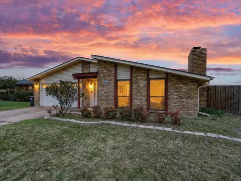 7016 Buttonwood Dr, Fort Worth, TX 76137