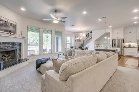 517 Ramon St, Burleson, TX 76028