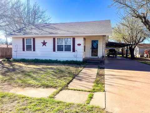 Exterior - 805 N 11th St, Haskell, TX 79521 photo 4 of 8