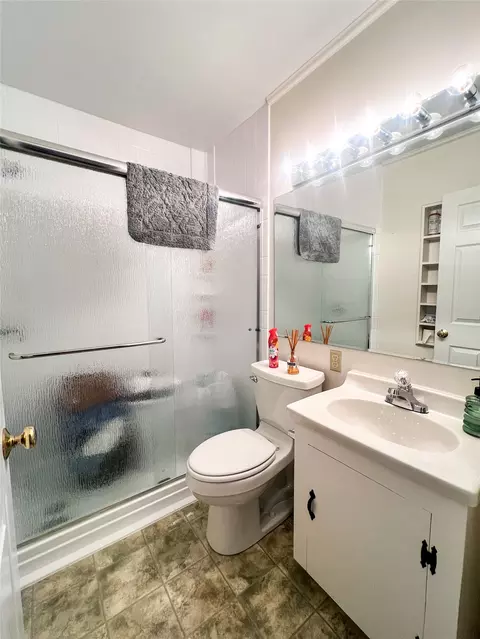 Bath - 805 N 11th St, Haskell, TX 79521 photo 1 of 3