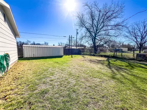 Exterior - 805 N 11th St, Haskell, TX 79521 photo 7 of 8