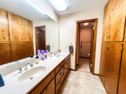 Bath - 805 N 11th St, Haskell, TX 79521 photo 2 of 3